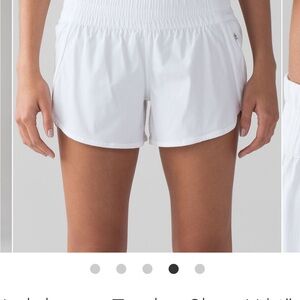 Lululemon Tracker Short V 4” White size 6